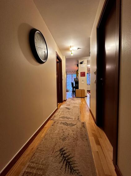 Apartament cu 3 camere decomandat în Calea Moroieni