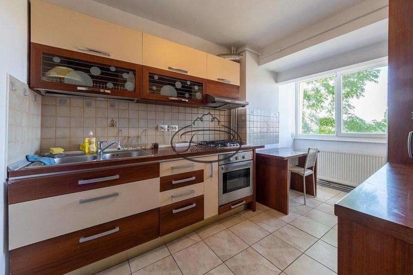 Apartament cu 3 camere în Calea Călărașilor