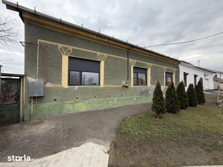 Casă cu 5 camere cu Teren 4319 Mp în Central
