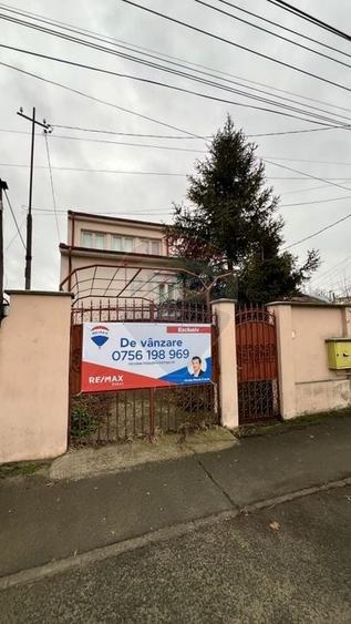 Casă cu 6 camere cu Teren 294 Mp în Gării