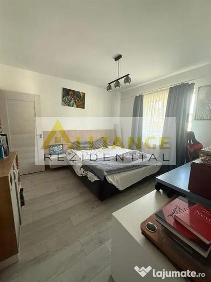 Casă cu 4 camere cu Teren 578 Mp în Central