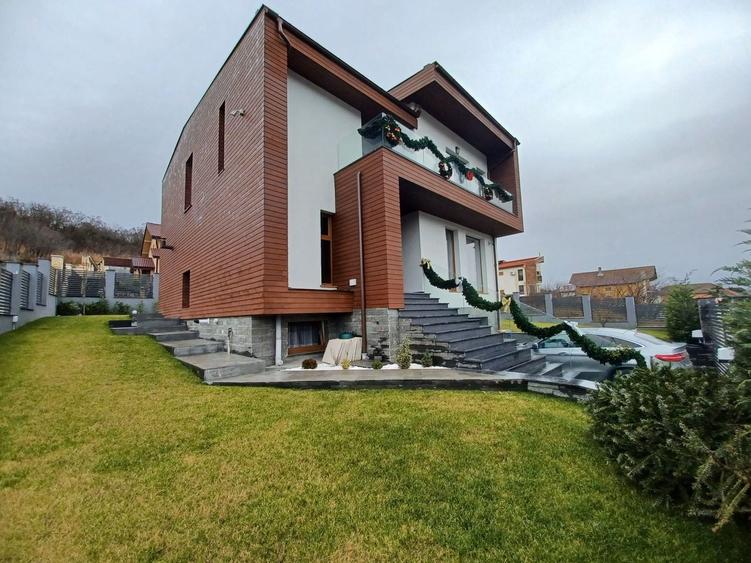 Casă individuală cu 5 camere cu Canalizare în Iris