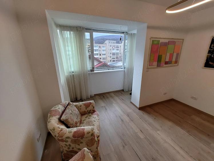 Apartament cu 4 camere decomandat, mobilat în Traian