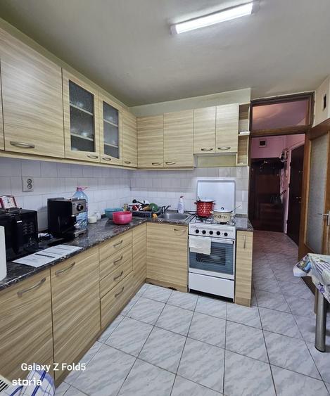Apartament cu 3 camere în Iosia