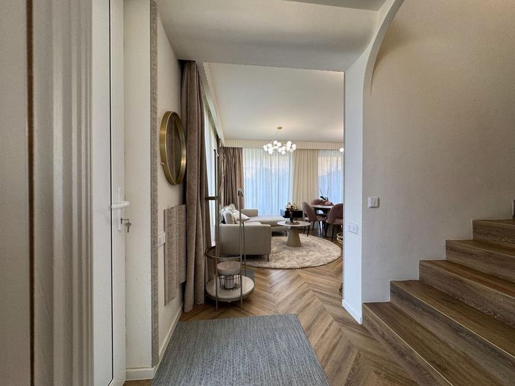 Duplex cu 5 camere cu Canalizare în Florești