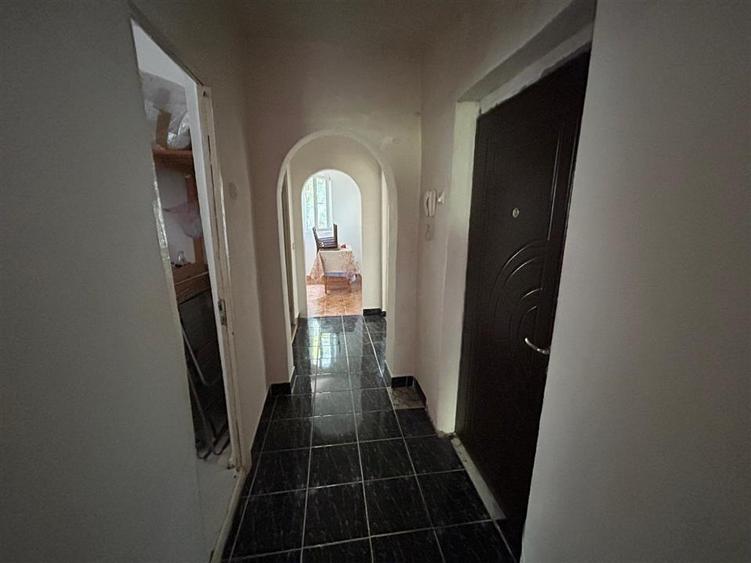 Apartament cu 3 camere decomandat în Gară