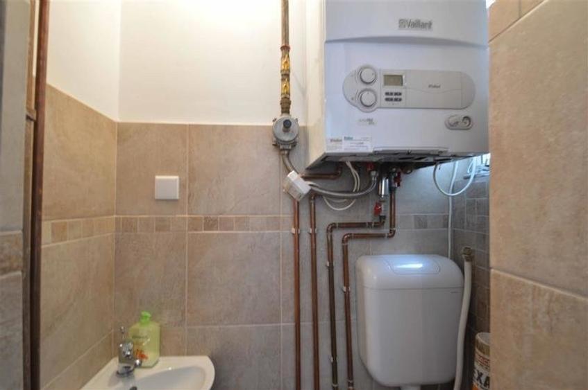 Apartament cu 5 camere decomandat, mobilat în Magheru