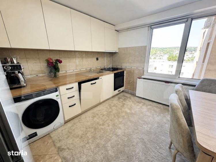 Apartament cu 4 camere decomandat în Corina