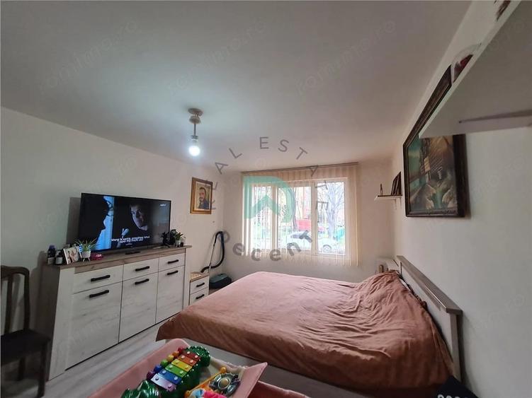 Apartament cu 3 camere decomandat în Craiter