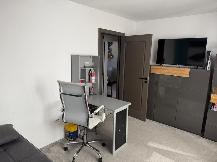Apartament cu 3 camere decomandat în Calea Moldovei