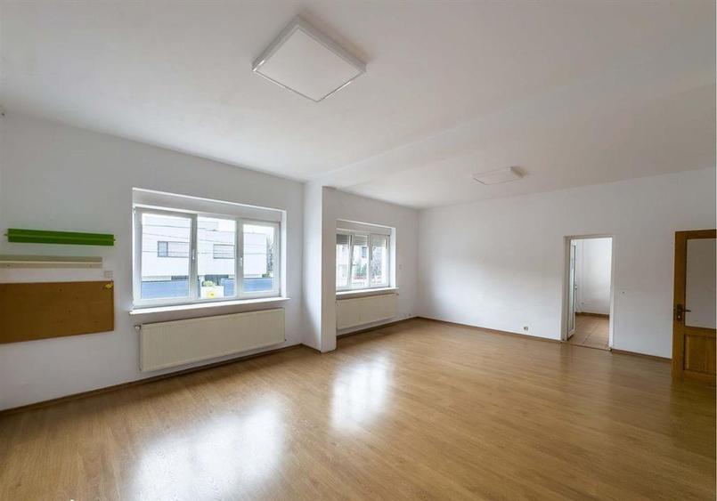 Casă cu 10 camere cu Teren 1775 Mp în Iancu Nicolae