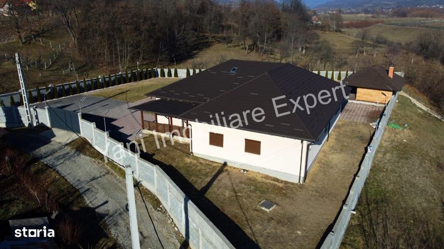 Casă cu 4 camere în Cerbu