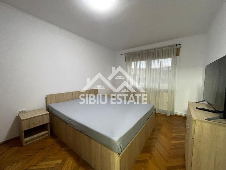 Apartament cu 3 camere decomandat, mobilat în Central