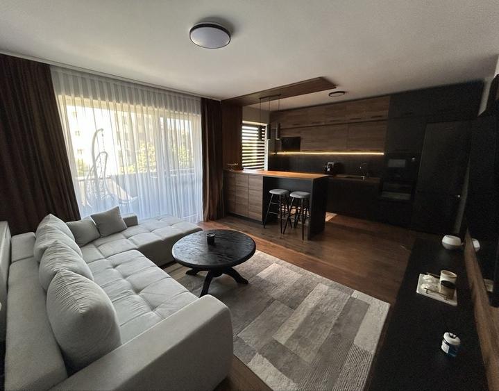 Apartament cu 3 camere decomandat în Centura