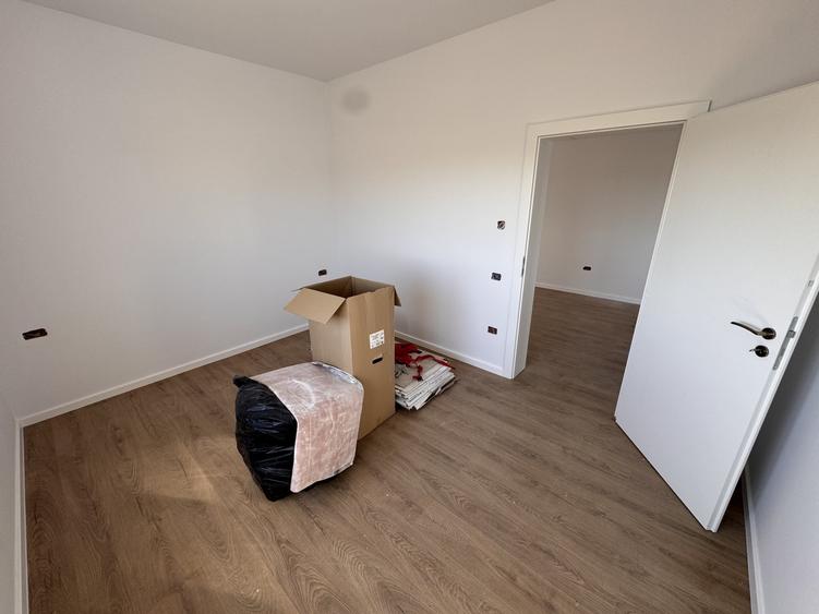 Duplex cu 3 camere cu Canalizare în Moșnița Nouă