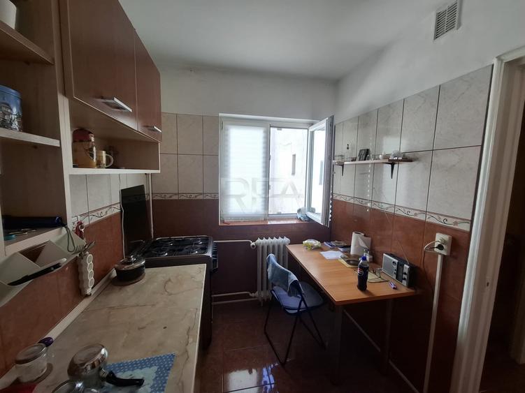 Apartament cu 3 camere decomandat, mobilat în Drumul Taberei