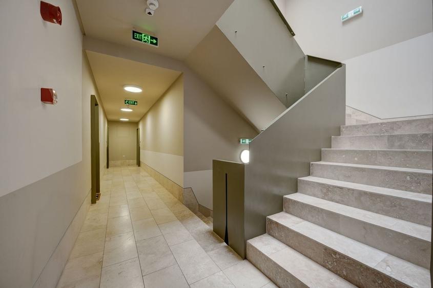 Apartament cu 2 camere semidecomandat, mobilat în Victoriei