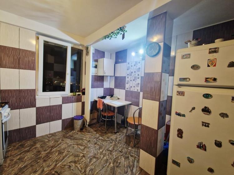 Apartament cu 3 camere semidecomandat, mobilat în Bucur Obor