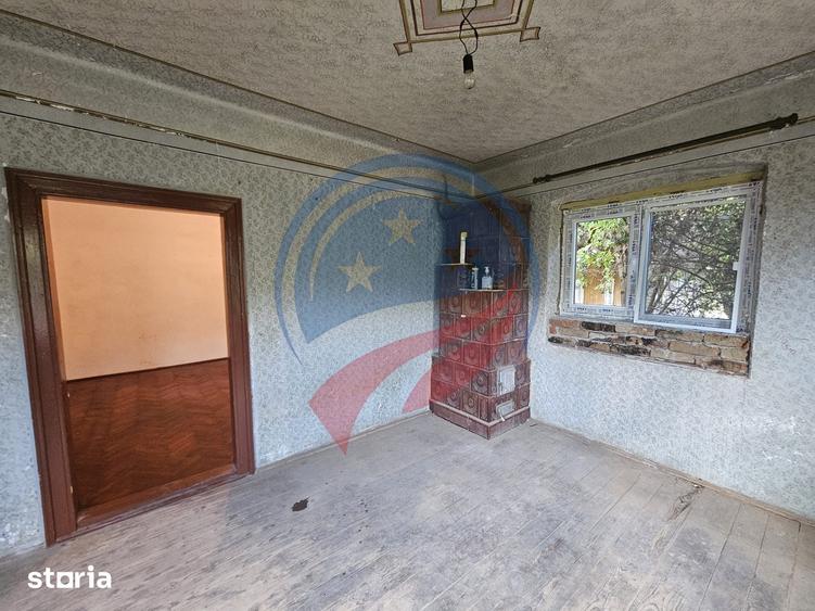 Casă cu 4 camere cu Teren 1963 Mp în Central