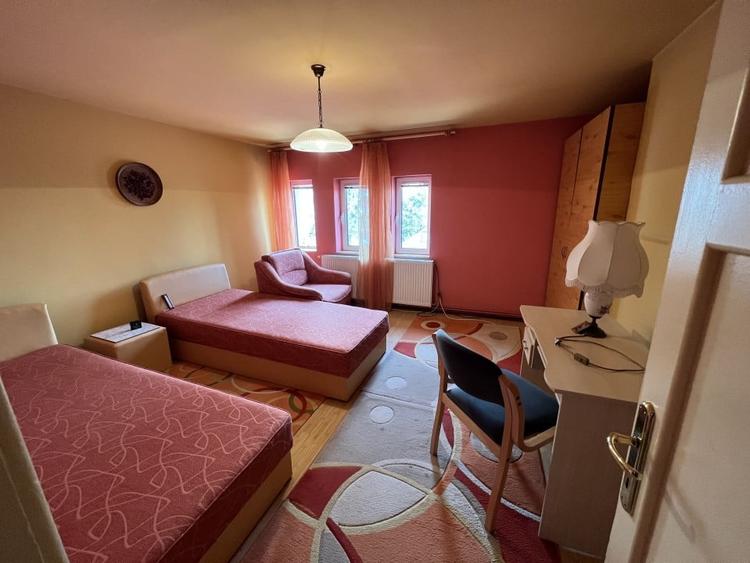 Apartament cu 3 camere semidecomandat, mobilat în Ultracentral