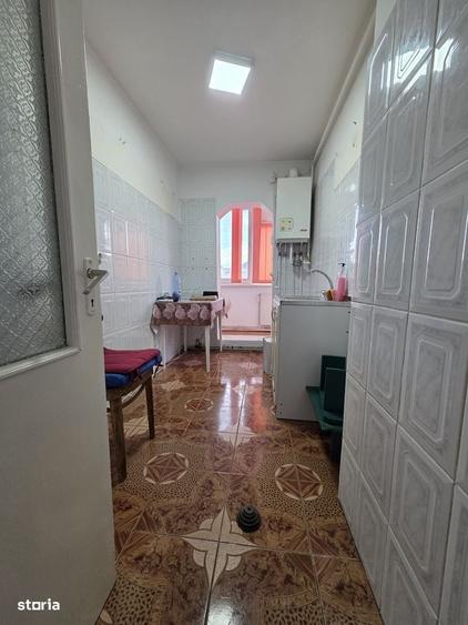 Apartament cu 3 camere decomandat în Astra