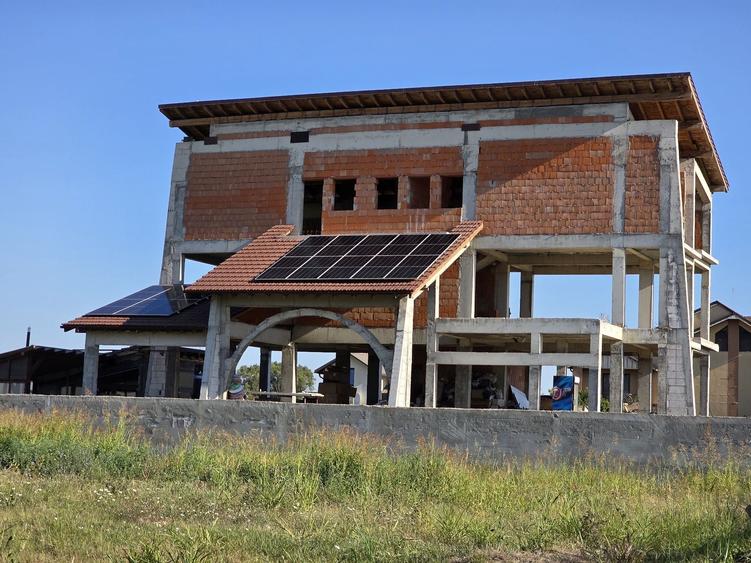 Casă cu 4 camere în Palazu Mare