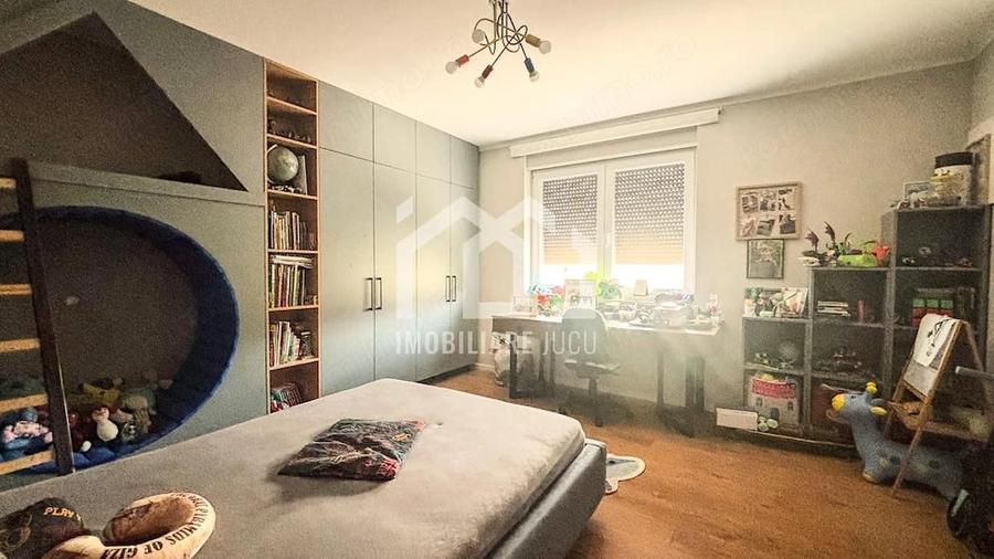 Casă cu 4 camere cu Teren 425 Mp în Câmpenești