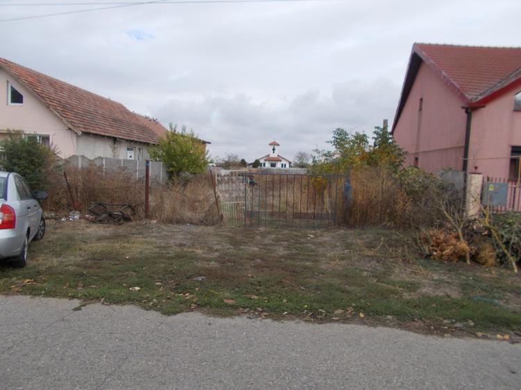 Teren Construcții intravilan de 974 mp, în Parța