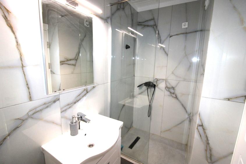Apartament cu 3 camere decomandat, mobilat în Faleză