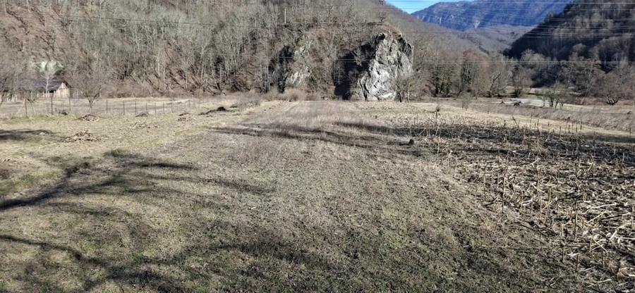 Teren de 2800 mp, în Călinești