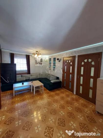 Apartament cu 3 camere semidecomandat în Vitan