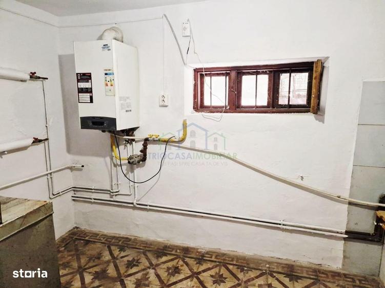 Casă cu 4 camere în Ungureni