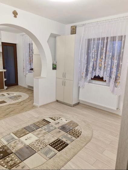 Casă cu 4 camere cu Teren 350 Mp în Cățelu