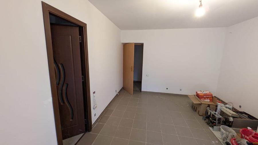 Birou, de 47 mp, în Precista