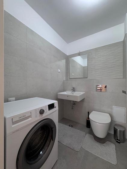 Apartament cu 3 camere decomandat, mobilat în Tractorul