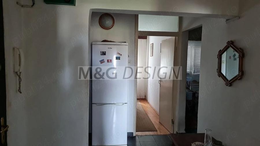 Apartament cu 3 camere decomandat în Lipovei