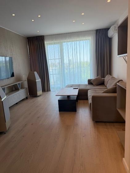 Apartament cu 3 camere decomandat în Sisești