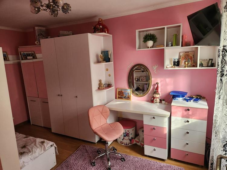 Apartament cu 4 camere semidecomandat în Aluniș