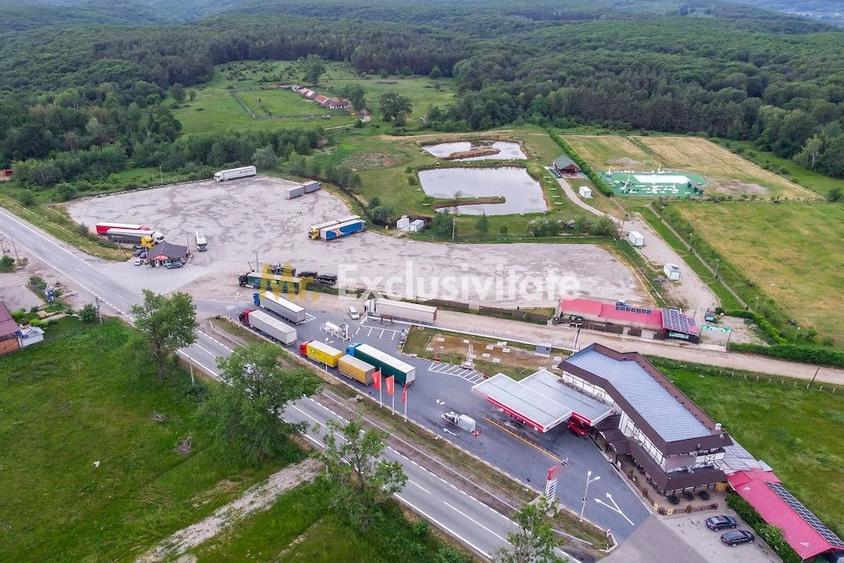 Spațiu comercial, de 855 mp, în Lintești
