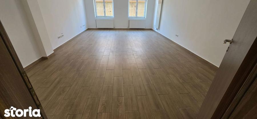 Spațiu comercial, de 663 mp, în Ronaț