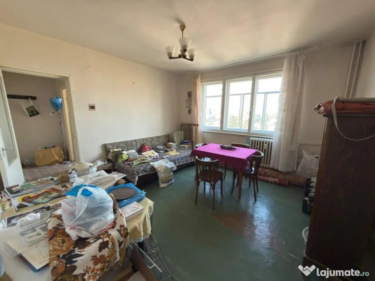 Apartament cu 3 camere semidecomandat în Central