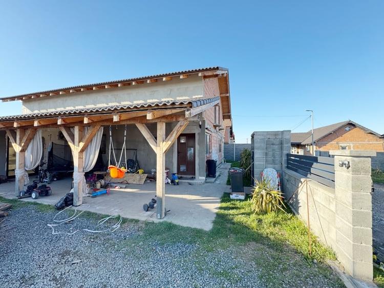 Casă individuală cu 5 camere cu Garaj în Sânmihaiu German