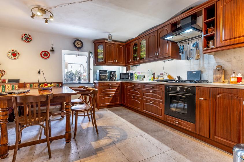 Duplex cu 5 camere cu Canalizare în Andrei Mureșanu
