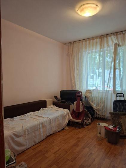 Apartament cu 3 camere decomandat în Dristor