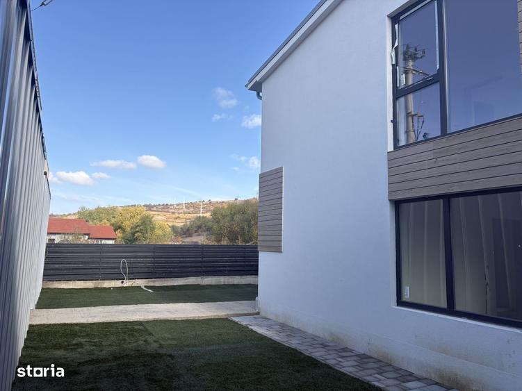 Casă cu 4 camere în Baciu