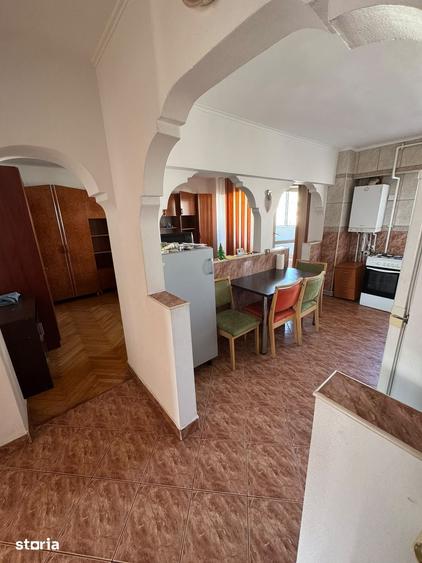 Apartament cu 4 camere decomandat în Șega