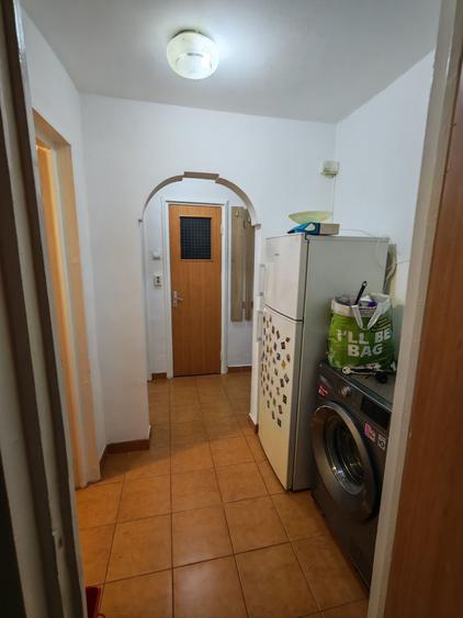 Apartament cu 2 camere decomandat în Roșu