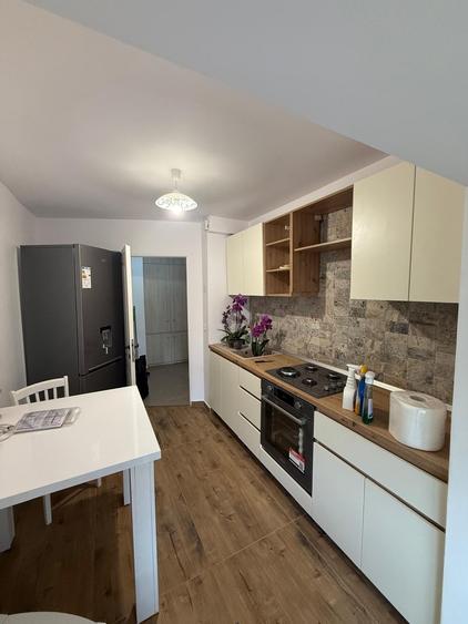 Apartament cu 3 camere decomandat în Canta