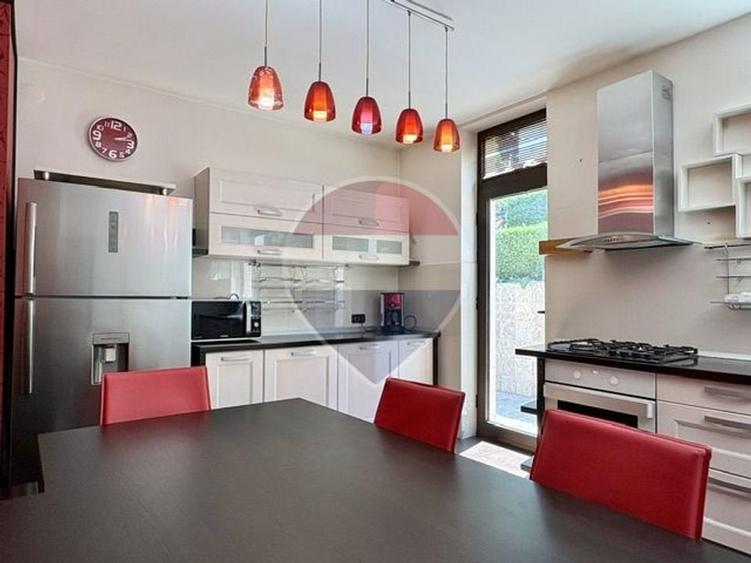 Casă individuală cu 6 camere cu Teren 1010 Mp în Noua