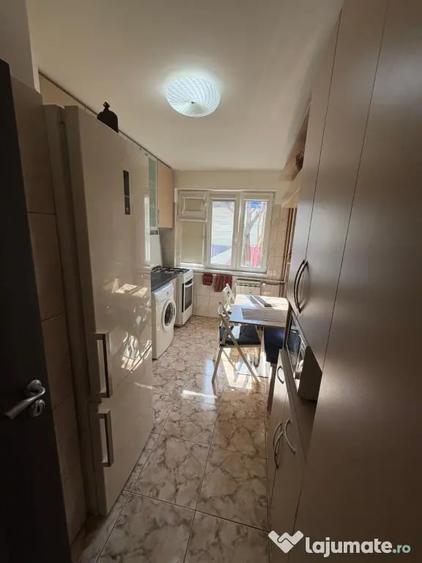 Apartament cu 2 camere semidecomandat în Apusului